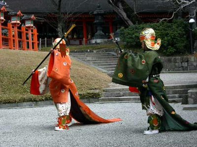 必ず最初に行われる舞です。