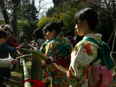 このようにお酒を注いでくれます。