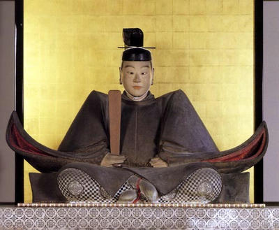 江戸時代に造られた坐像です。