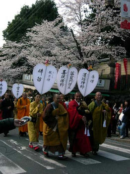 東大寺参道にて