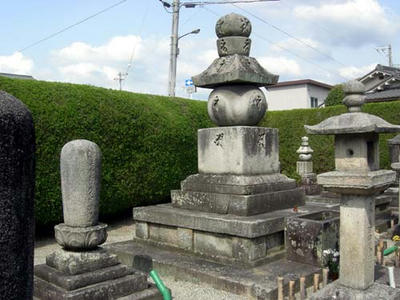 東大寺大勧進公慶上人墓所