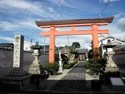 奈良市西紀寺町　崇道天皇社