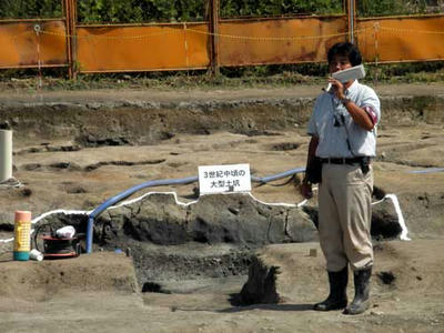この土坑から多くの遺物が出土しました。
