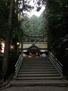 狭井神社の鳥居は注連縄