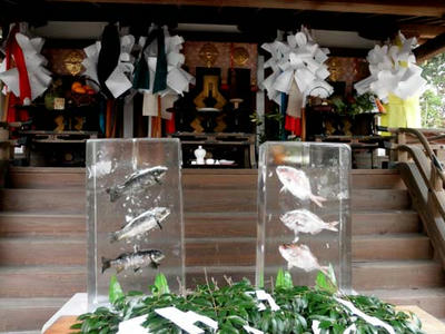 奉納された氷柱