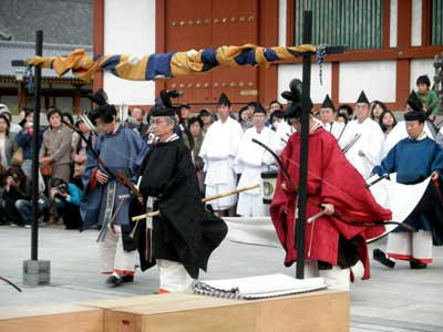 勅使役入堂
