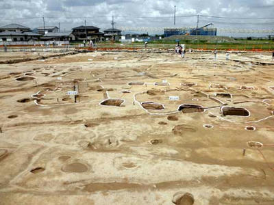 飛鳥時代の掘立柱建物に切られる古墳時代の竪穴式住居