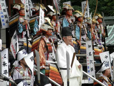 頼朝公旗挙げ行列　出陣式