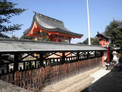 塗り直された本殿
