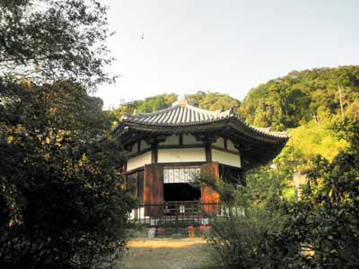 栄山寺　八角堂