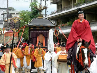 騎乗の禰宜と孝明天皇の輿