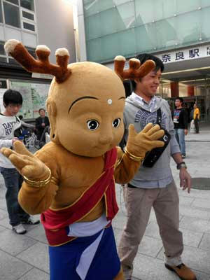 どうでも良いけど、生せんとくん…近鉄奈良駅前にて