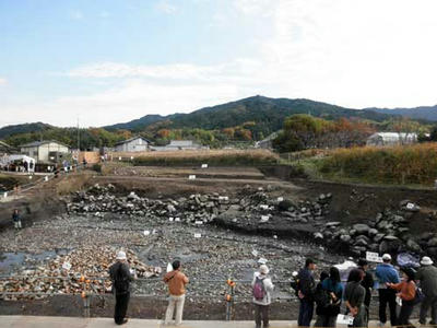 借景の岡寺山…西岸から見る