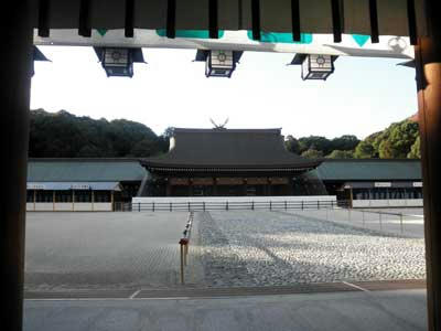 橿原神宮　外院の庭