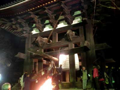 東大寺鐘楼の除夜の鐘