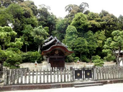 叡福寺の聖徳太子御廟です。
