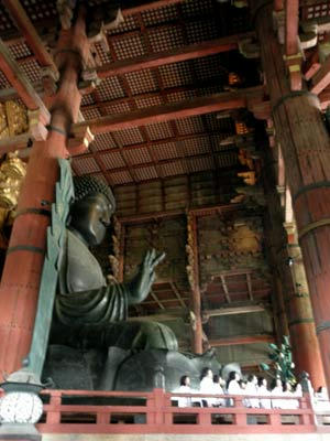 ２４日、東大寺大仏殿