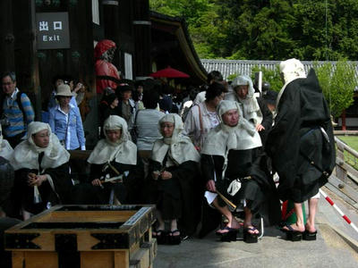 これは東大寺で会った僧兵スタイルの人たち