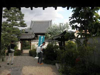 奈良町の南端、静かなたたずまいの御寺です。