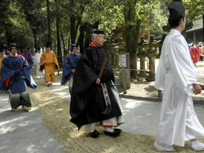 御勅使参向