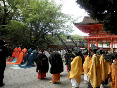 中門前に揃う諸役