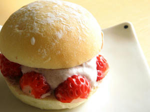 小豆イチゴサンド