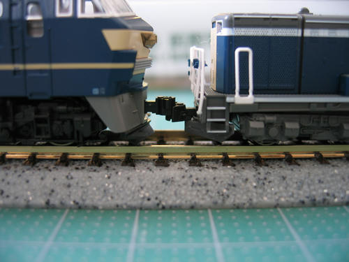 EF66前期形とDD51JR貨物A更新車の連結面