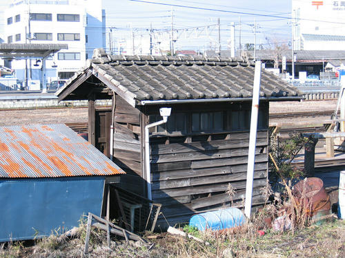 石岡機関区の隅にある建物・・・便所？