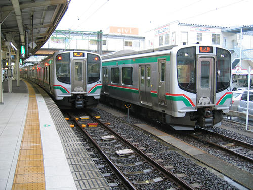 仙山線・E721系0番台そろい踏み