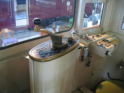 モハ１００型（１２３号車）・運転台