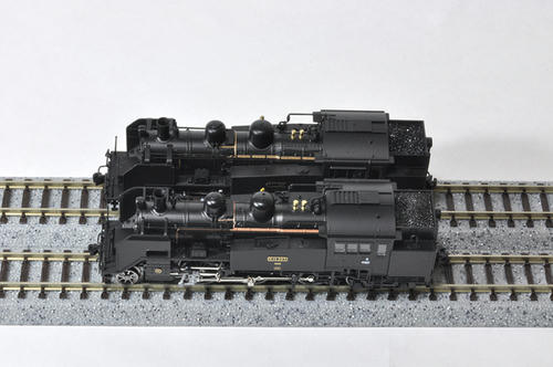 ＫＡＴＯ：Ｃ１１（奥）とＴＯＭIX：Ｃ１１（手前）
