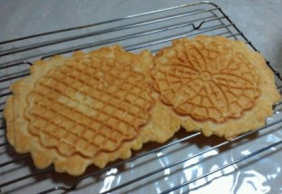 pizzelle3-1.jpg