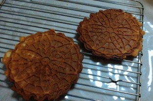 pizzelle3-2.jpg