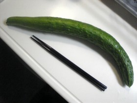 箸より長いキュウリ