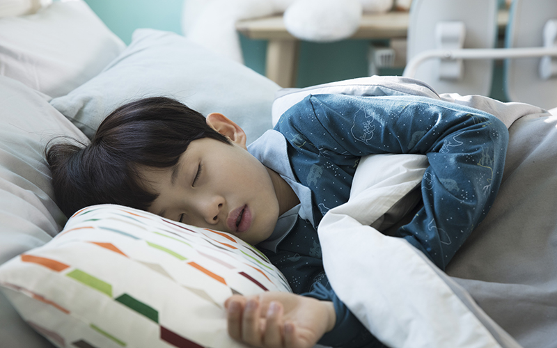 枕で昼寝をする子と、枕で寝ない子では、知能にどのような差があるのでしょうか