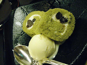 小豆抹茶ロールケーキ