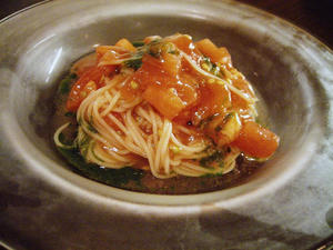 トマトの冷製パスタ　バジルソース