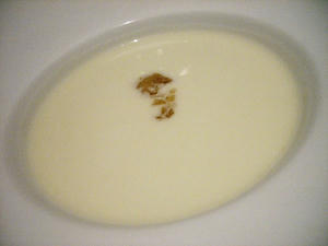 ラベンダーの香りのコンソメのジュレ