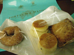 今度はケーキ