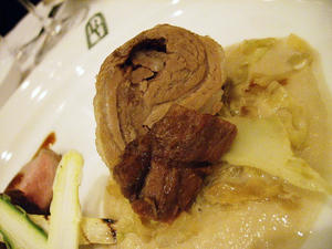 和寒産の寒玉キャベツ添え
