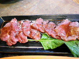 生肉倶楽部。