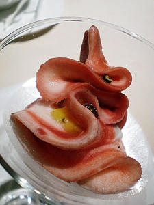 ヨーグルトは本日プラム味!