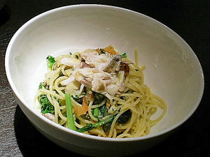 パスタはタイとつぶ。