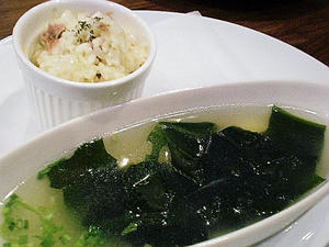 リゾットとわかめスープ。
