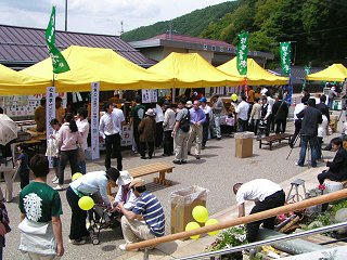 080607_1018_山村代官屋敷前のほう葉祭り