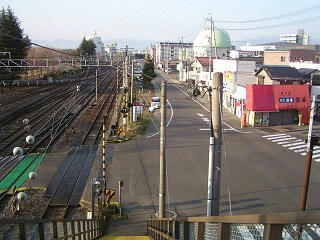 080329_0647_宮田前踏切（南松本駅）
