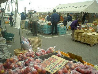 081115_1319_Ａコープやまがたで販売されている長芋（東筑摩郡山形村）