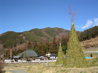 081227_1203_入山辺徳運寺の三九郎（松本市）