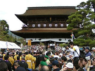 030426_1006_1_善光寺御開帳・大勧進から出発する行列