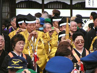 030426_1005_2_善光寺御開帳・大勧進から出発する行列